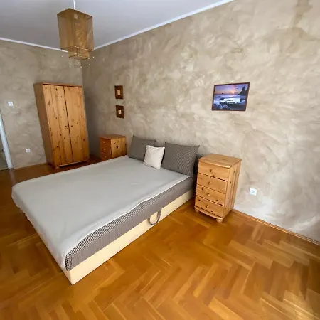 Orange Apartment *